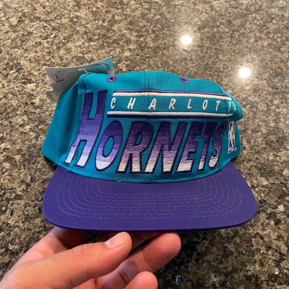 Vintage 1994 charlotte hornets logo athletic cap.